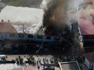 Tarihi çarşıdaki yangın kontrol altına alındı