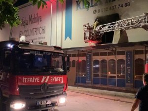 Bursa'da mobilya fabrikasında korkutan yangın!