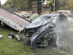 Bursa'da takla atan araçtan sağ çıktılar