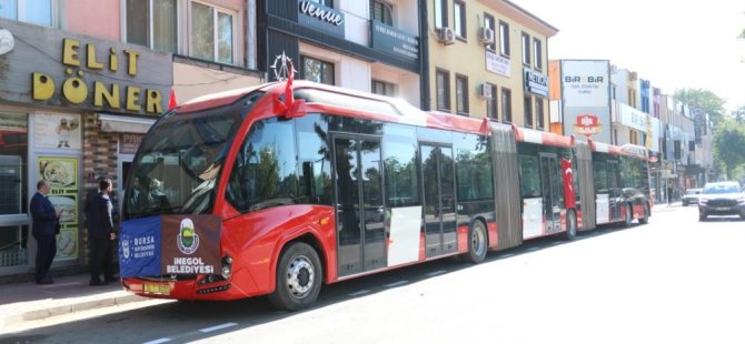 Bursa'nın metrobüsü yollarda