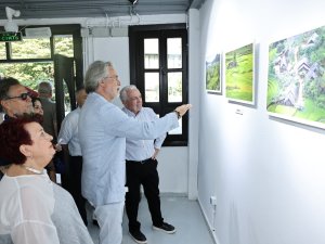 “Uzaklarda Bir Yerlerde” sergisi açıldı