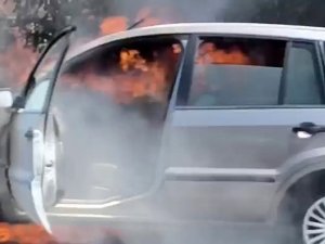 Bursa'da araçta yangın!