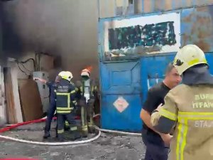 Bursa'da koltuk imalathanesinde korkutan yangın