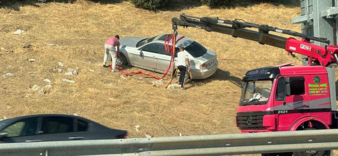Otomobil bariyerleri aşarak tarlaya uçtu