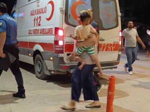 Tüfek saçması baba ve 4 yaşındaki oğluna isabet etti