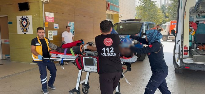 Duran kamyona çarpan sürücü ağır yaralandı