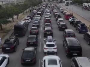Avrupa’ya dönüş yolunda kilometrelerce gurbetçi kuyruğu