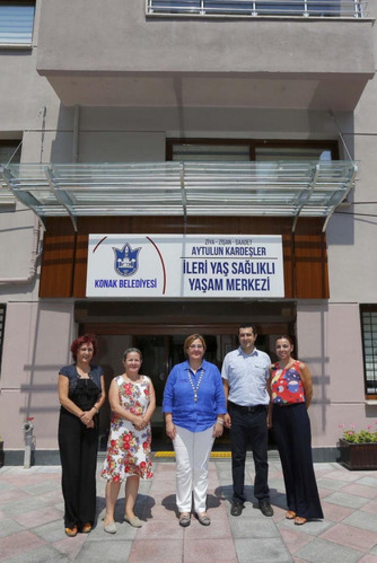 Konak Belediyesi yaşlılara beş yıldızlı hizmet sunacak