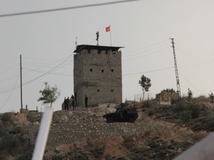 Diyarbakır'da polise eş zamanlı saldırı