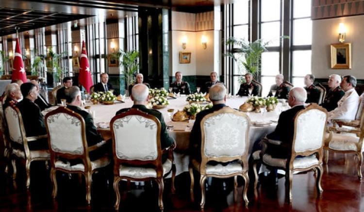 Erdoğan, YAŞ üyeleri ile Cumhurbaşkanlığı'nda öğle yemeği yedi