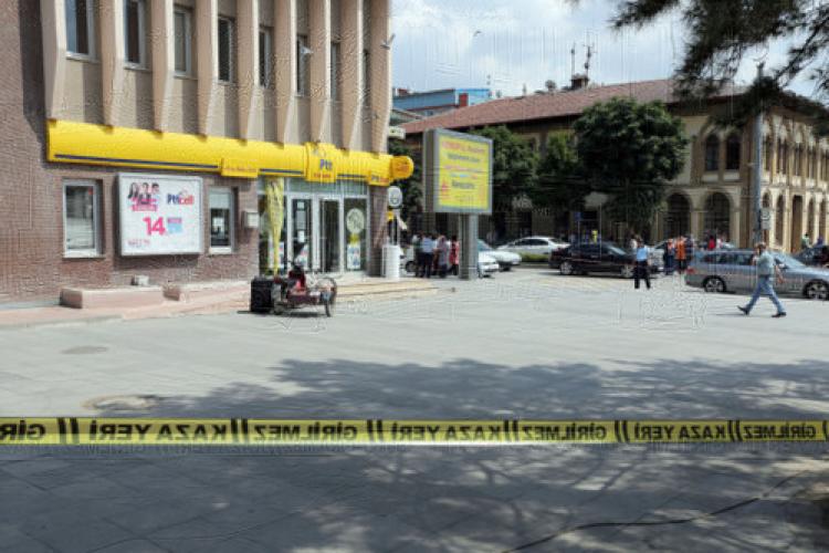 Şüpheli valiz PTT binasını boşalttırdı