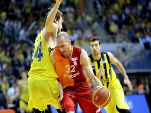 Fenerbahçe, seriyi 2-0 yaptı