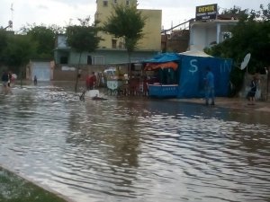 Adana'yı yağmur vurdu