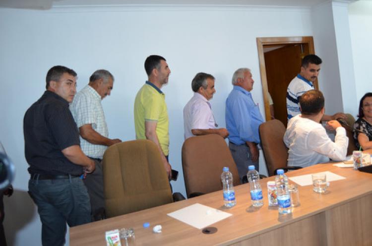 MHP ve AK Partililer beledi meclis toplantısında başkanı protesto etti