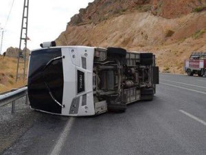 Zırhlı polis aracı devrildi: Yaralılar var