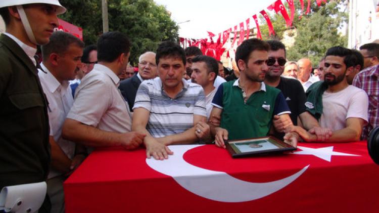 Şehit babası Kandemir: 'Analar ağlamasın' denilerek teröristler güçlendirildi