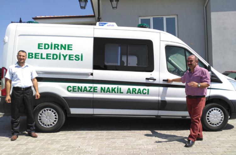 Belediyenin yeni cenaze nakil aracı hizmet vermeye başladı