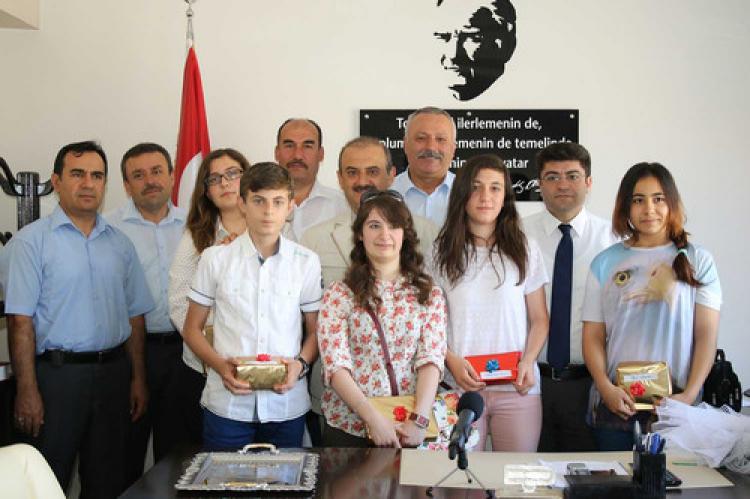 Hacılar’da başarılı öğrenciler ödüllendirildi