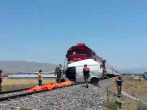 Elazığ’da tren faciası: 8 ölü