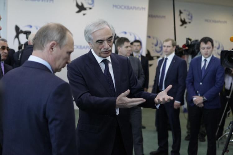 Putin, Moskova’da Azerbaycan Fuar Merkezi’ni ziyaret etti