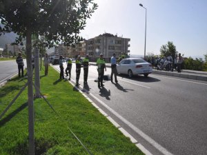 Yolun karşısına geçemedi