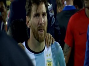 Messi gözyaşlarıyla bıraktı
