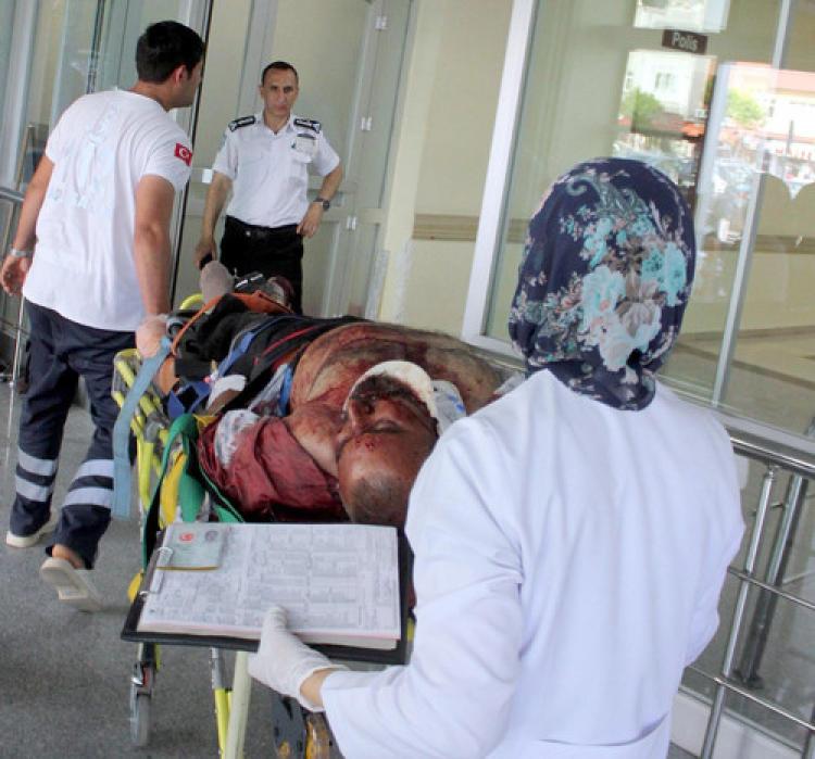 Kamyonetler şarampole yuvarlandı: 3 yaralı