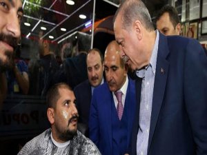 Ağda yaptırırken Cumhurbaşkanı geldi