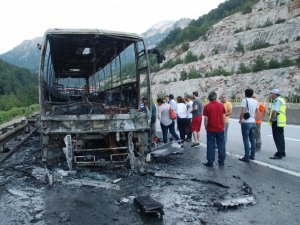 Yolcu otobüsü alev alev yandı