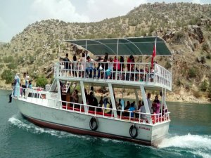 Halfeti’de tekne turlarına yoğun ilgi