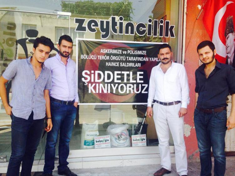 Esnafdan teröre pankartlı tepki