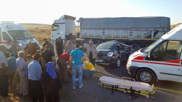 Kız istemeye giden aile kaza yaptı: 4 yaralı