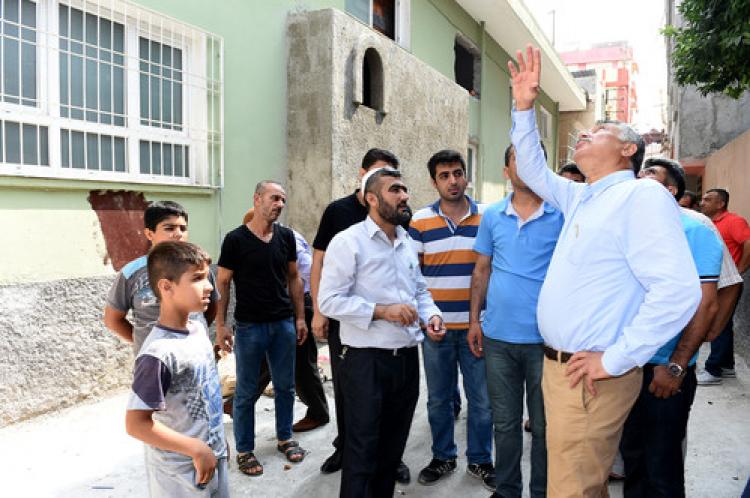 Yıldırım düşmesi sonucu çatlayan minare sorununu Seyhan Belediyesi çözecek