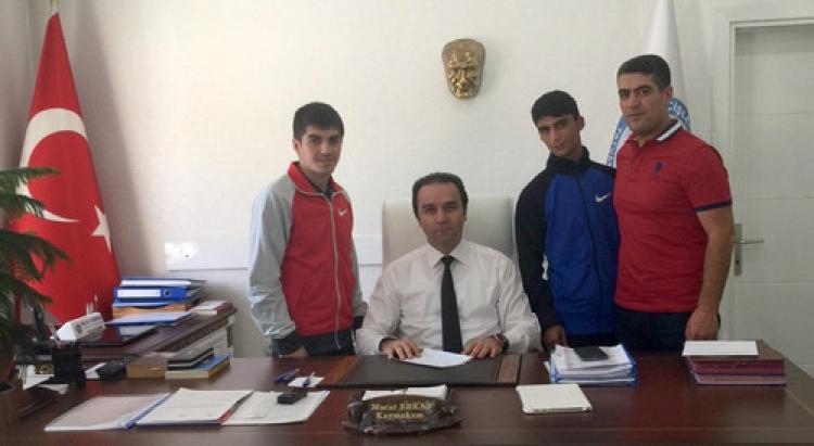 Milli sporculardan kaymakam ve başkana ziyaret