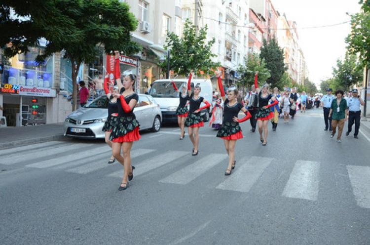Festival, açılış kortejiyle başladı