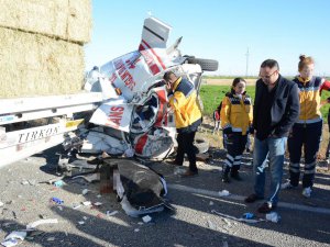 ambulansla otobüs çarpıştı: 2 ölü, 5 yaralı