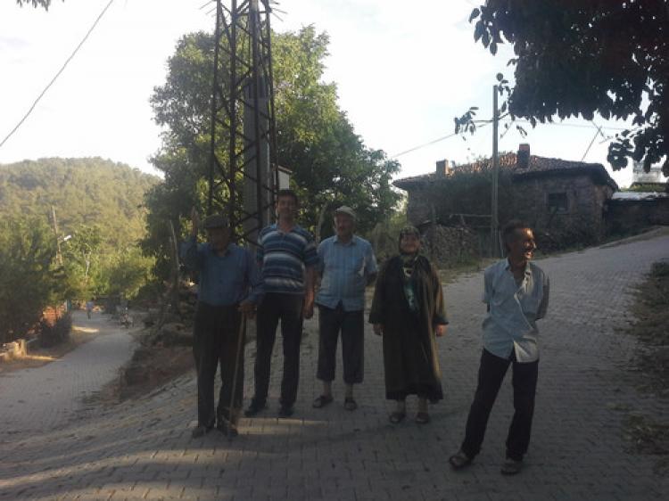 Balıkesir'in Karalar sakinleri yolları yapılmazsa siyasileri köye sokmayacak