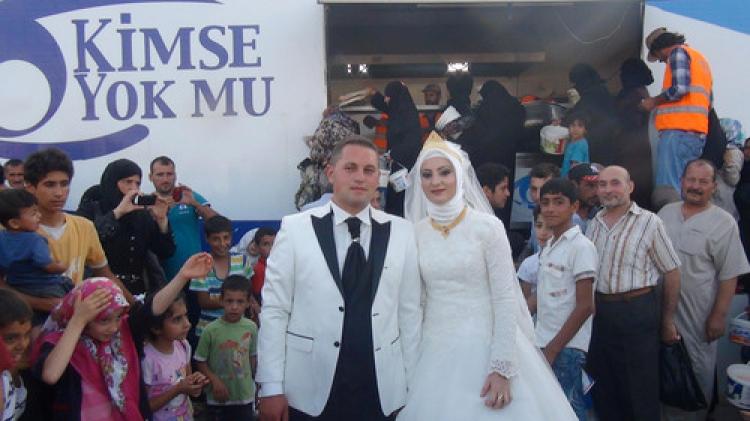 'Düğün yemeğini Suriyeli mültecilerle yememiz mutluluğumuza mutluluk kattı'