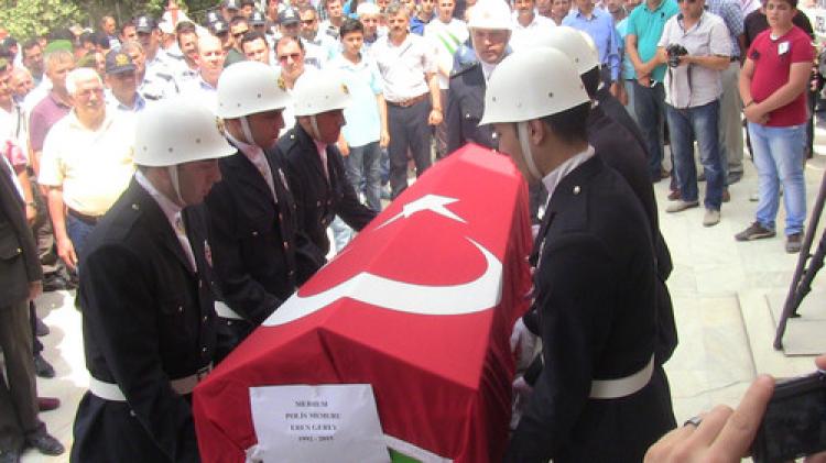 Bursalı polis toprağa verildi