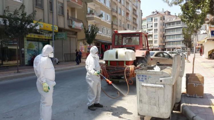 Çöp konteynerleri dezenfekte ediliyor