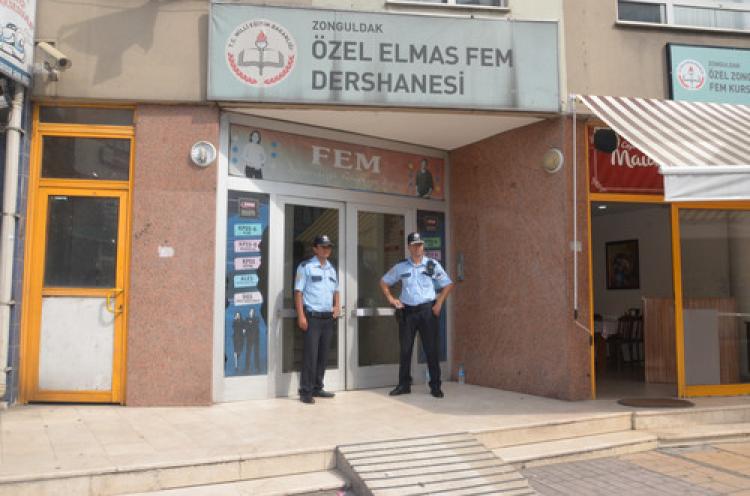 Zonguldak'ta onlarca polisle eğitim kurumlarına baskın