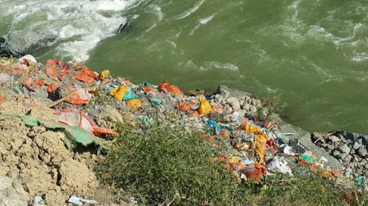 Yusufeli'nde Çoruh Nehri, çöp tehdidi altında