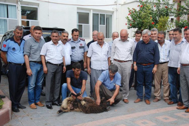 Karaisalı paşasını karşıladı