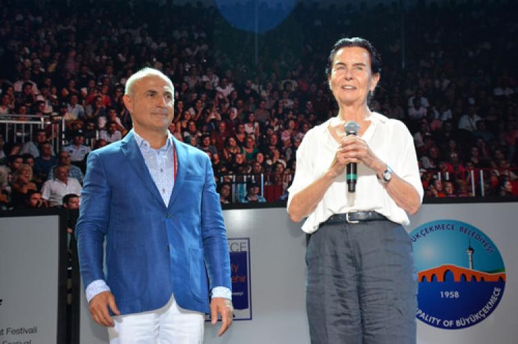 Fatma Girik’e onur ödülü