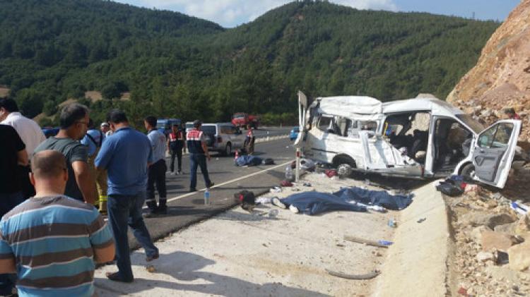 Balıkesir’deki minibüs kazasında ölü sayısı 11'e yükseldi