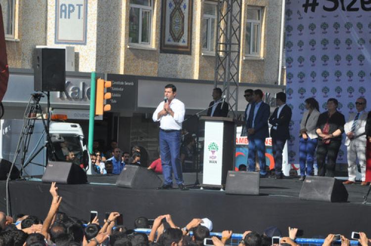 Demirtaş: Süreci birilerinin koltuk sevdasına heba etmeyeceğiz