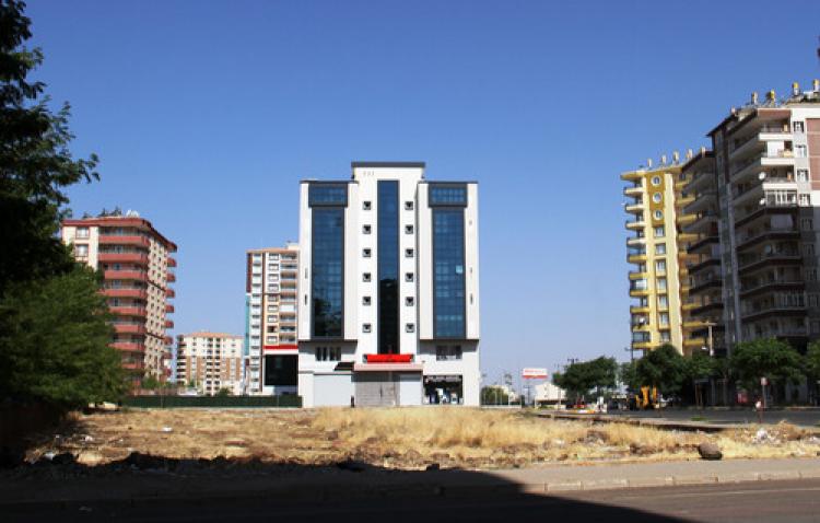 Karakolun arsası Ensar Vakfı’na
