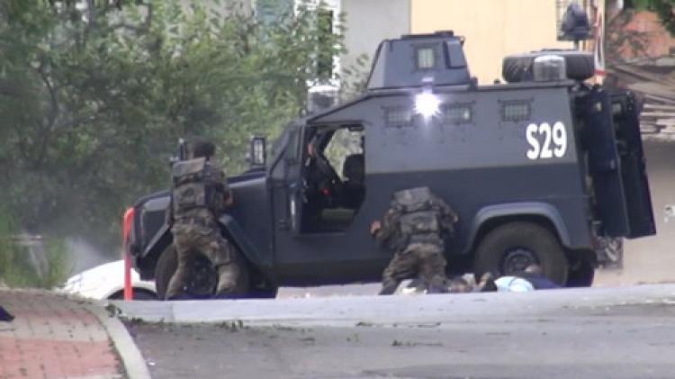 Sultanbeyli'de çatışma anı kamerada