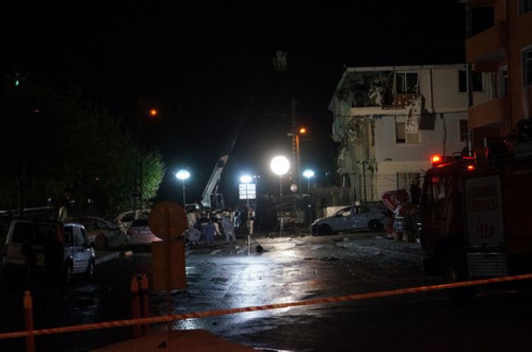 Saldırı düzenlenen karakolda polis inceleme yapıyor