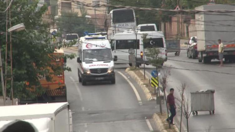 Sultanbeyli'de yaralanan polisler hastaneye kaldırıldı